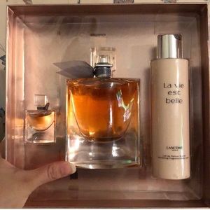 La vie EST Belle Lancôme Parfum 3.4 ounce.